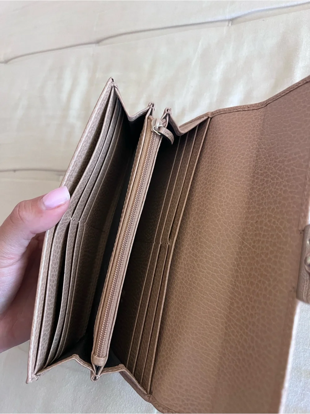 Gucci Pink Taupe Pebbled Leather Continental Wallet with Gold GG - Picture 4 of 7